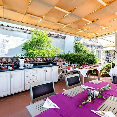 Begonvilla Evleri Aparthotel Ayvalik